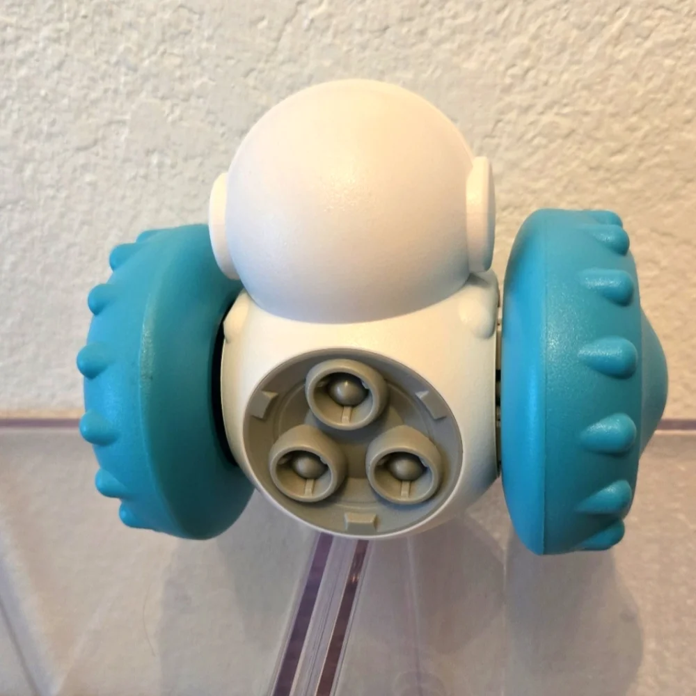 Pet small treats Dispenser / Wheeled Toy